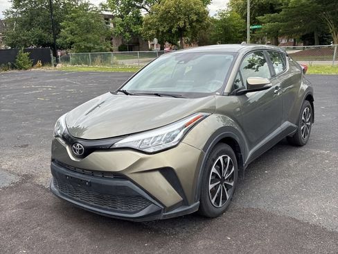Used 2021 Toyota C-HR LE FWD image 3