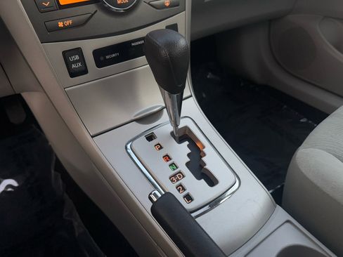 Used 2013 Toyota Corolla LE Special Edition image 24