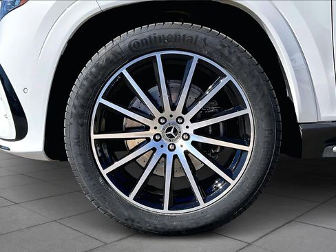 Certified 2024 Mercedes-Benz GLS 450 4MATIC image 11