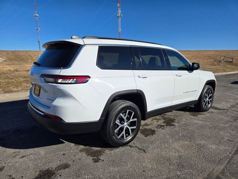 Used 2025 Jeep Grand Cherokee L Limited image 3