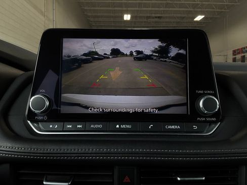 Used 2025 Nissan Rogue SV FWD image 31