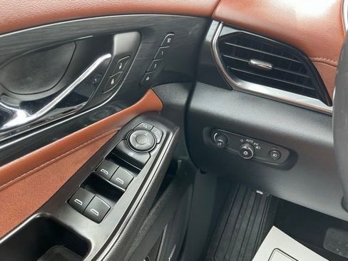 Used 2020 Chevrolet Traverse High Country image 24