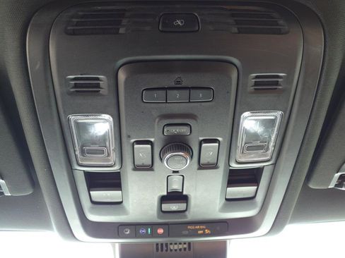 Used 2023 GMC Yukon XL Denali Ultimate image 22