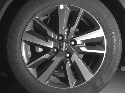 Used 2025 Nissan Versa SV FWD image 12