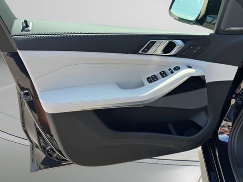 Used 2026 BMW X5 xDrive40i w/ M Sport Package image 10