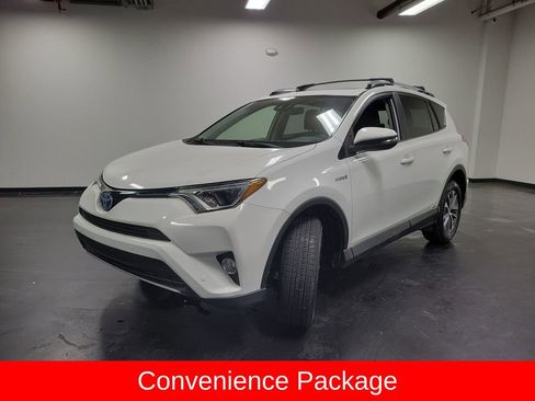 Used 2017 Toyota RAV4 XLE w/ Convenience Package AWD/4WD image 4