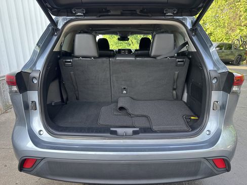 Used 2021 Toyota Highlander XLE FWD image 13