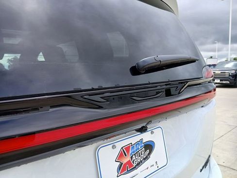 New 2027 Chrysler Pacifica Limited AWD/4WD image 40