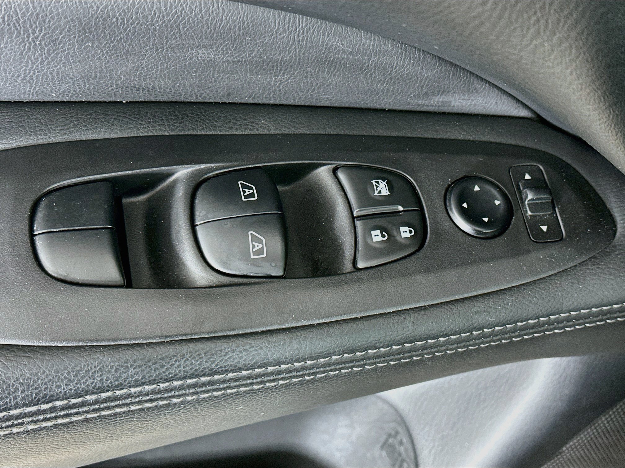 Used 2020 Nissan Pathfinder SL AWD/4WD image 15
