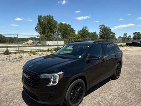 Used 2023 GMC Terrain SLT w/ Elevation Edition AWD/4WD image 2