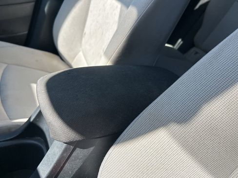 Used 2023 Toyota Corolla Cross LE image 28