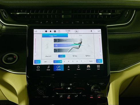 Used 2023 Jeep Grand Cherokee L Limited w/ Luxury Tech Group II image 24