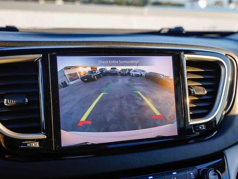 Certified 2024 Chrysler Pacifica Touring-L image 24