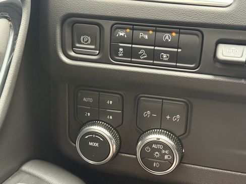 Used 2023 GMC Yukon AT4 w/ AT4 Premium Package AWD/4WD image 33