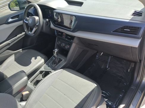 Certified 2022 Volkswagen Taos SE FWD image 11
