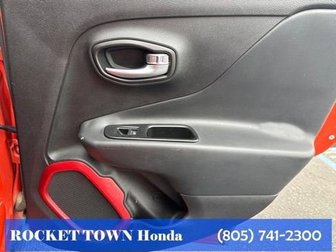 Used 2016 Jeep Renegade Trailhawk AWD/4WD image 11