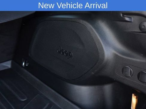 Used 2019 Jeep Cherokee Trailhawk AWD/4WD image 9
