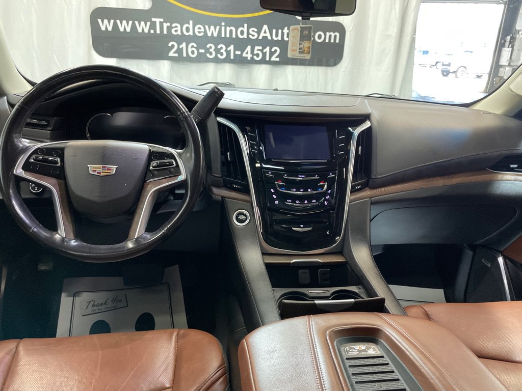 Used 2019 Cadillac Escalade ESV Luxury AWD/4WD image 29