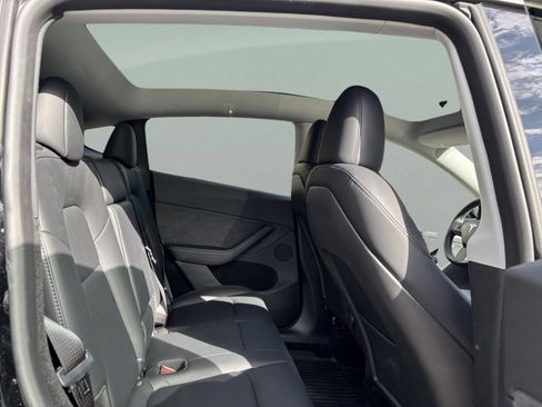 Used 2024 Tesla Model Y Long Range image 30