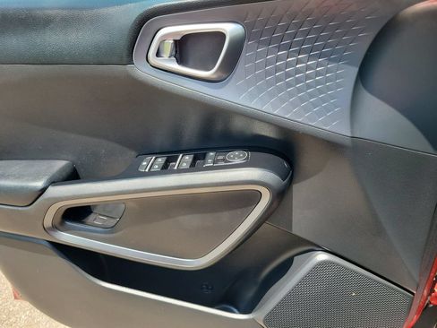 Used 2020 Kia Soul S FWD image 23