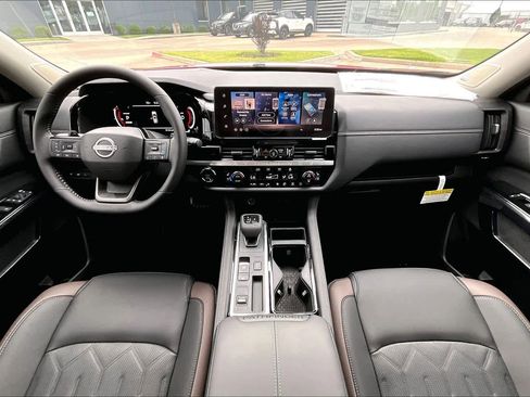New 2026 Nissan Pathfinder Platinum FWD image 5