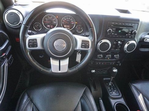 Used 2016 Jeep Wrangler Unlimited Rubicon image 16