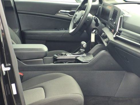 Used 2025 Kia Sportage LX FWD image 20