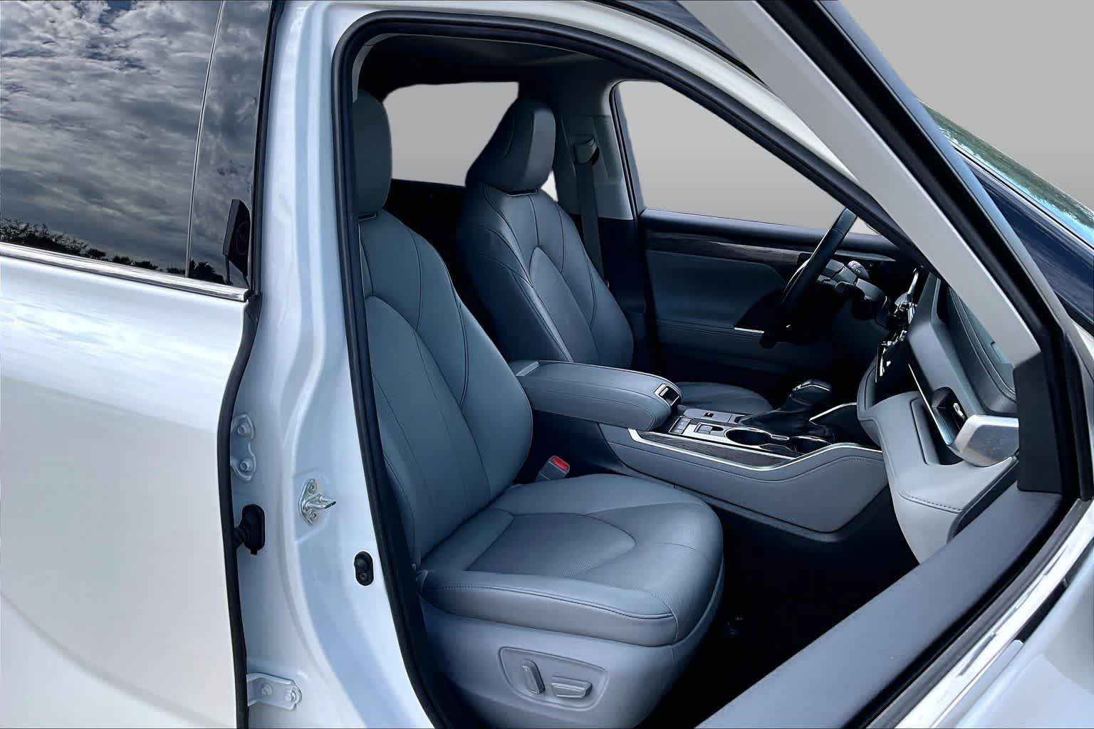 Used 2020 Toyota Highlander Limited FWD image 9