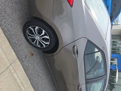 Used 2017 Toyota Corolla LE w/ Carpet Mat Package (TMS) FWD image 3