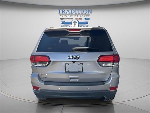 Used 2021 Jeep Grand Cherokee Laredo image 4