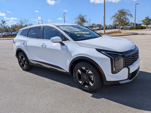 New 2026 Kia Sportage LX FWD image 2
