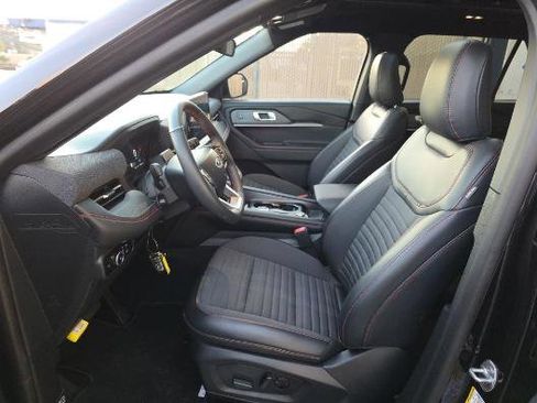 Used 2025 Ford Explorer ST-Line w/ Premium Package image 9