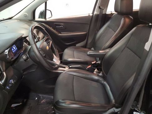 Used 2019 Chevrolet Trax LT w/ LT Convenience Package AWD/4WD image 9