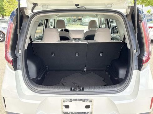 Used 2025 Kia Soul LX w/ LX Technology Package FWD image 12