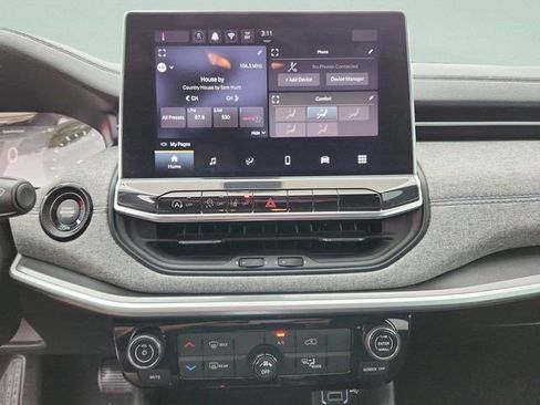 Used 2024 Jeep Compass Sport image 19