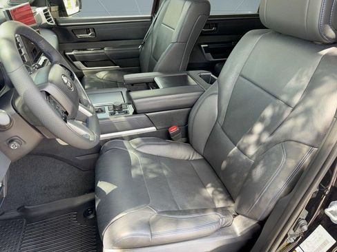 Used 2025 Toyota Sequoia Platinum AWD/4WD image 5