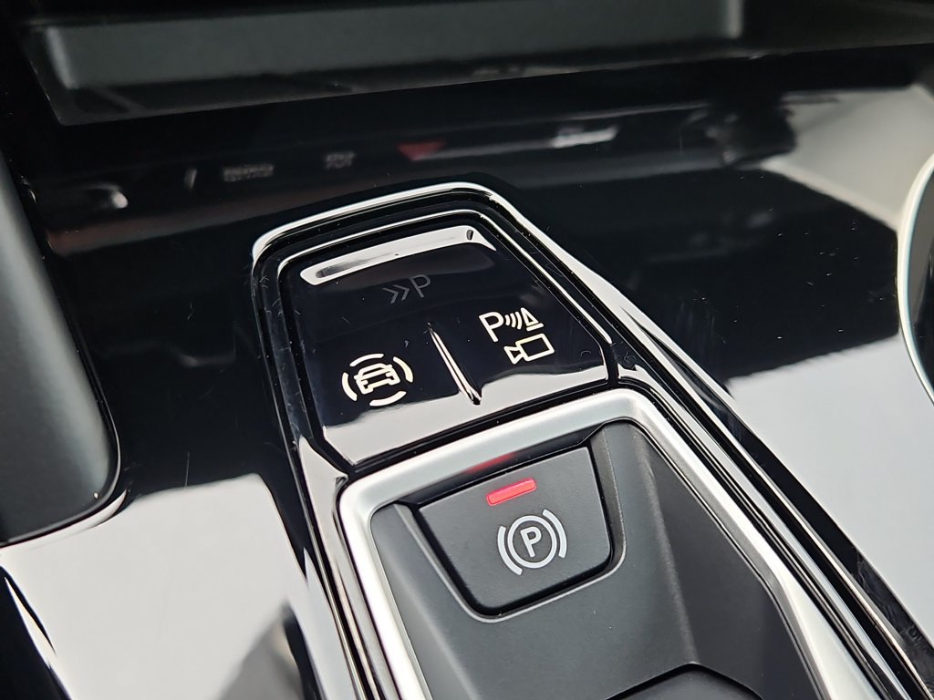 Certified 2025 Audi Q5 Premium AWD/4WD image 18