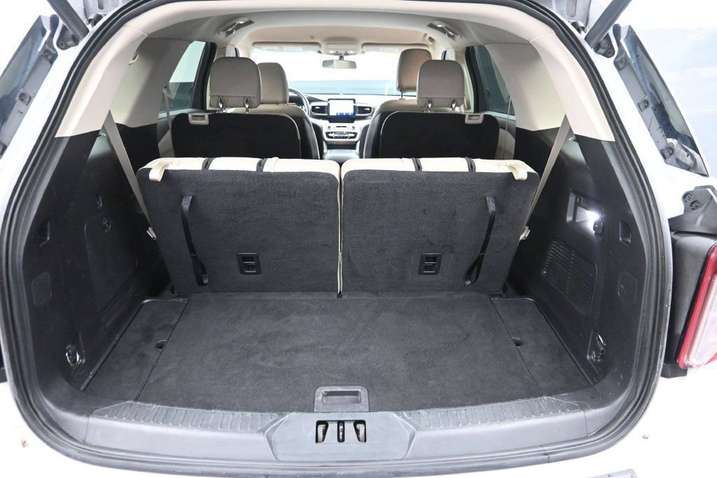 Used 2020 Ford Explorer XLT w/ Equipment Group 202A AWD/4WD image 12