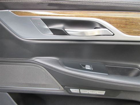 Used 2018 BMW 750i xDrive image 32