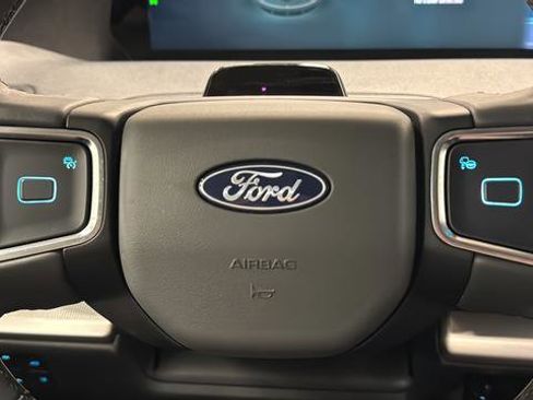 Used 2025 Ford Expedition Active AWD/4WD image 16