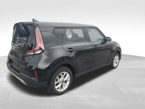 Used 2023 Kia Soul LX w/ LX Technology Package FWD image 5