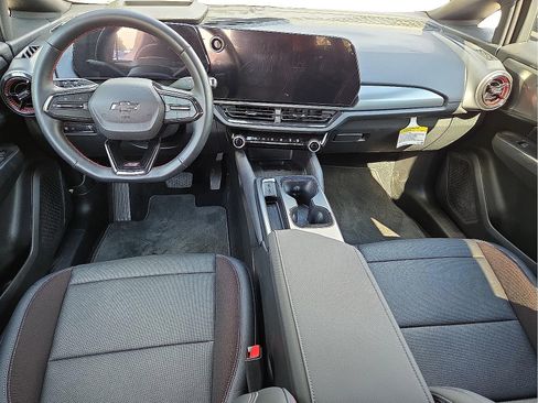 Used 2025 Chevrolet Equinox EV RS w/ Convenience Package II image 11