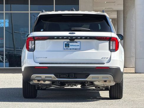 Used 2026 Ford Explorer Active w/ Active Comfort Package AWD/4WD image 5
