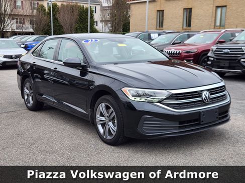 Used 2023 Volkswagen Jetta SE w/ Panoramic Sunroof Package image 1