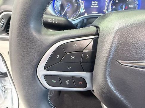 Used 2024 Chrysler Pacifica Touring-L FWD image 14