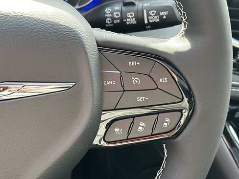 New 2026 Chrysler Pacifica Limited w/ S Appearance Package FWD image 9