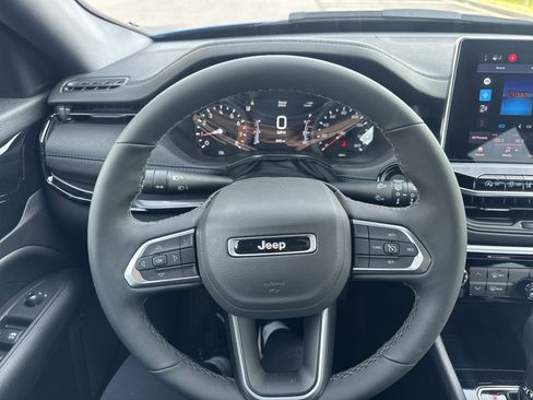 Used 2026 Jeep Compass Latitude AWD/4WD image 14
