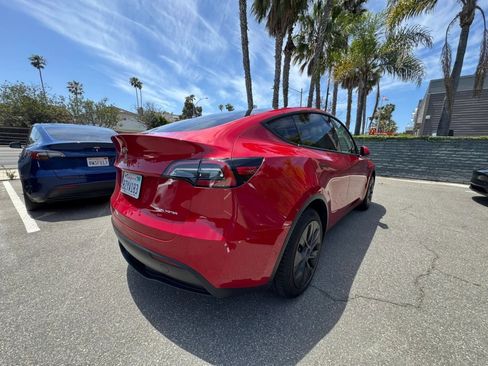 Used 2024 Tesla Model Y Long Range AWD/4WD image 4