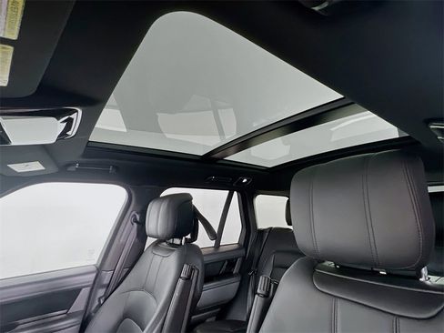 Used 2018 Land Rover Range Rover HSE image 23