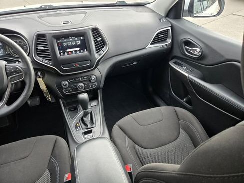 Used 2019 Jeep Cherokee Latitude w/ Popular Appearance Group FWD image 27